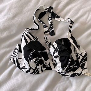 Tommy Bahama NWT bikini top with underwire.